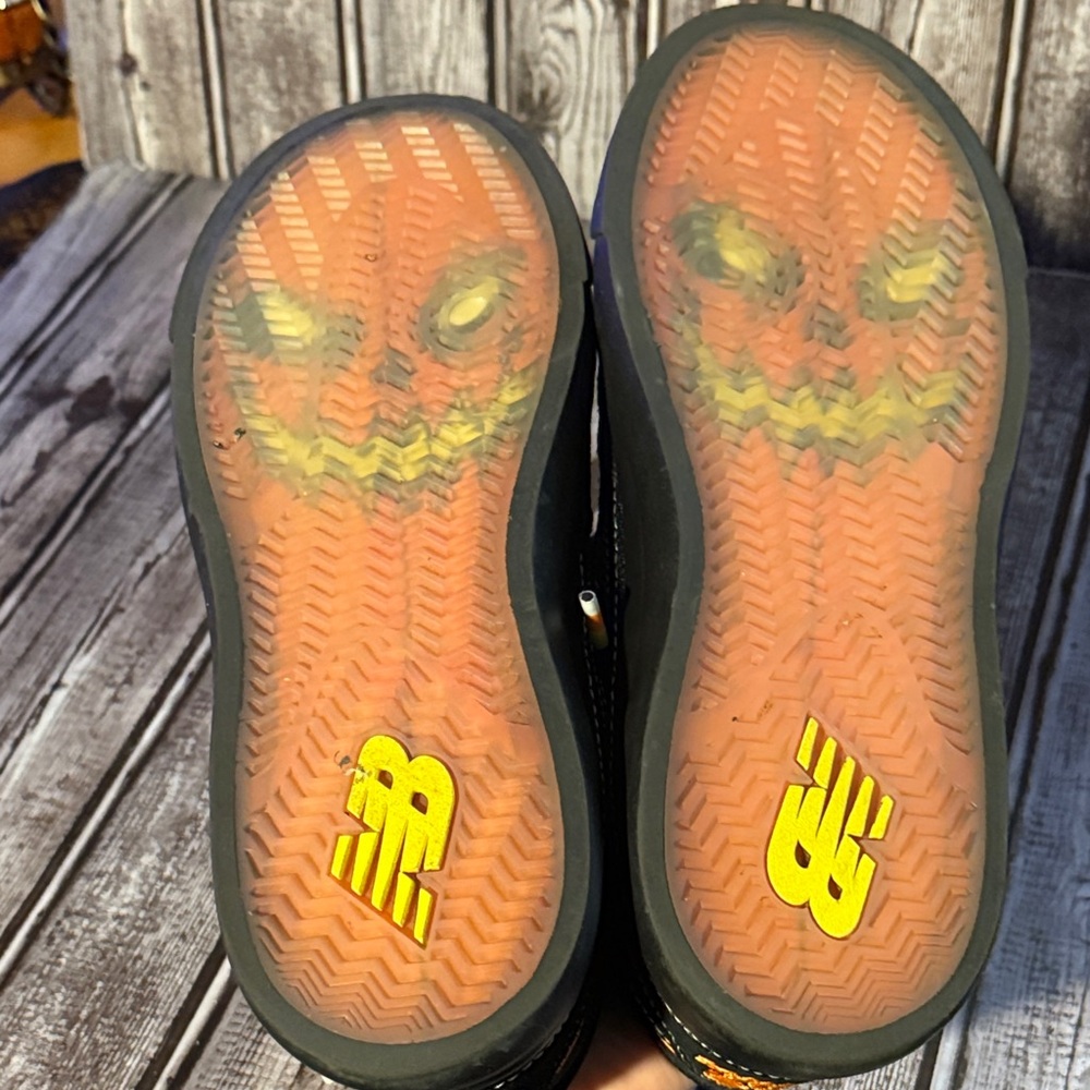 New Balance 417 Franky Villani Halloween Sneakers - Picture 4 of 8